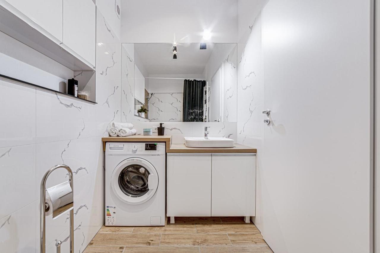 Ferienwohnung Ari Cinema Apartament With 2M Videoproiector Arad Exterior foto