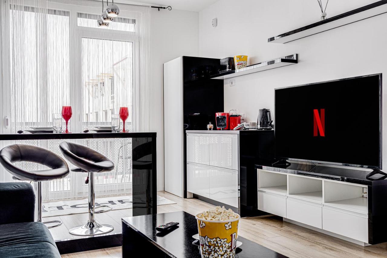 Ferienwohnung Ari Cinema Apartament With 2M Videoproiector Arad Exterior foto