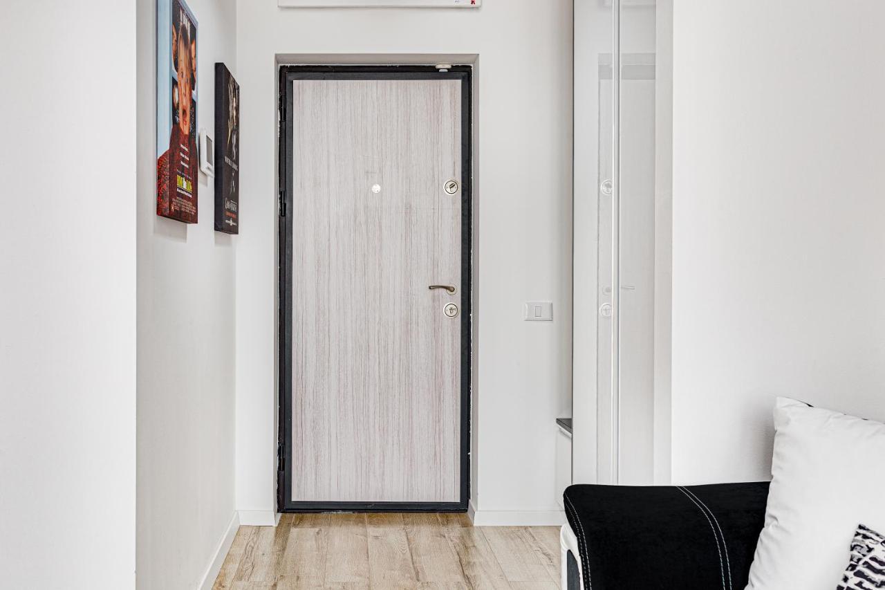 Ferienwohnung Ari Cinema Apartament With 2M Videoproiector Arad Exterior foto