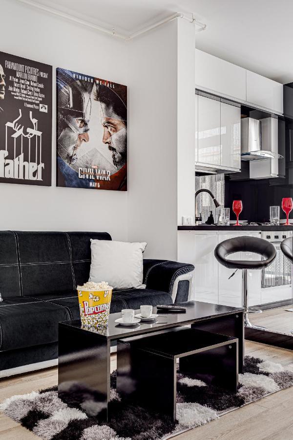 Ferienwohnung Ari Cinema Apartament With 2M Videoproiector Arad Exterior foto