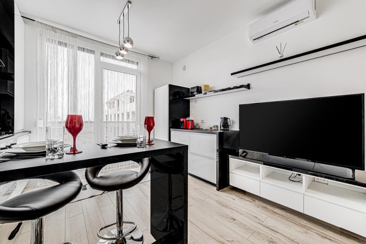 Ferienwohnung Ari Cinema Apartament With 2M Videoproiector Arad Exterior foto